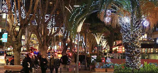 Новогодние украшенные улицы Турции