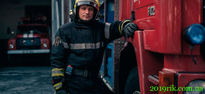 Пожежник в уніформі