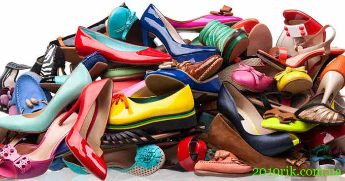 Багато різноманітної обуві