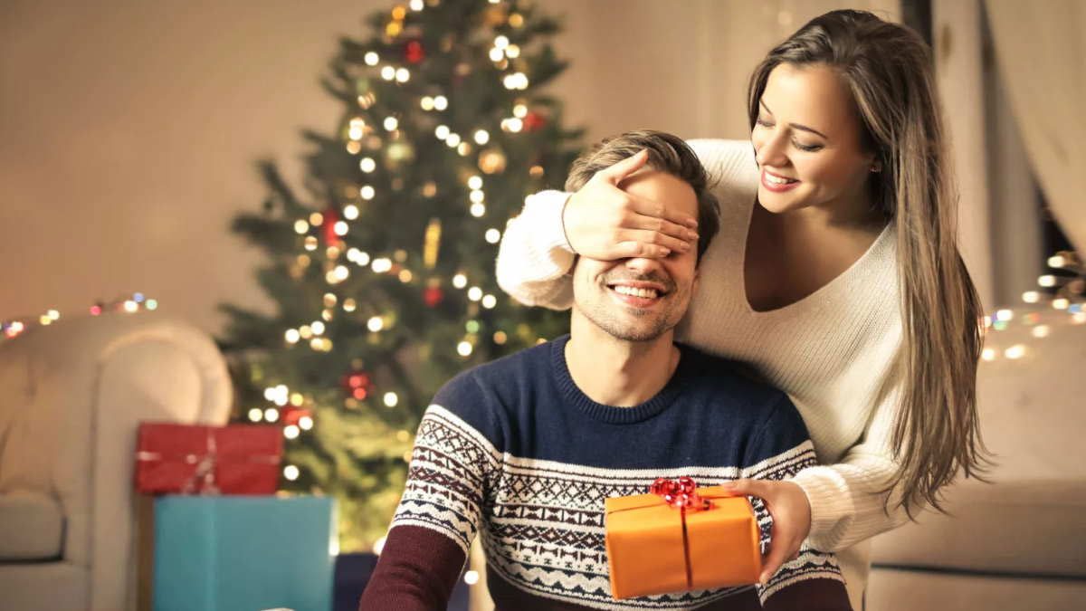 Що подарувати чоловікові на Новий 2023 рік - ідеї подарунків